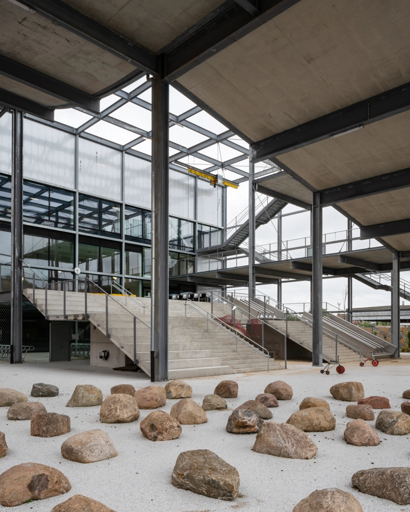 Multipurpose school building in Ghent, Belgium