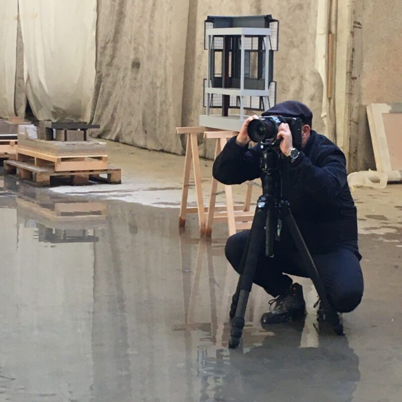 Working concrete interior tripod