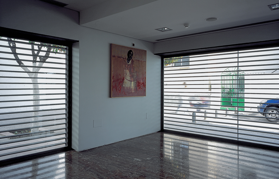 Apartamentos y locales comerciales