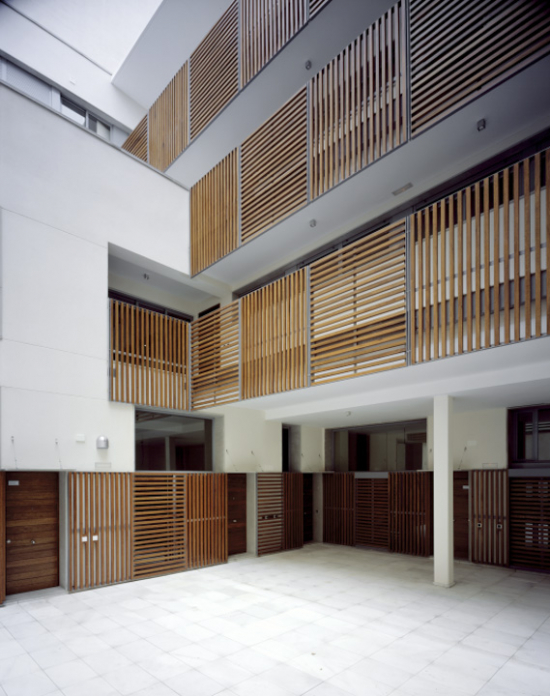 Rehabilitación de edificio de apartamentos en torno a un patio en Sevilla