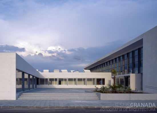 Centro Hospitalario de Alto Rendimiento de Puente Genil | Carbajal Arquitectos, Ayesa Ingeniería y arquitectura<br /> Acceso principal al centro