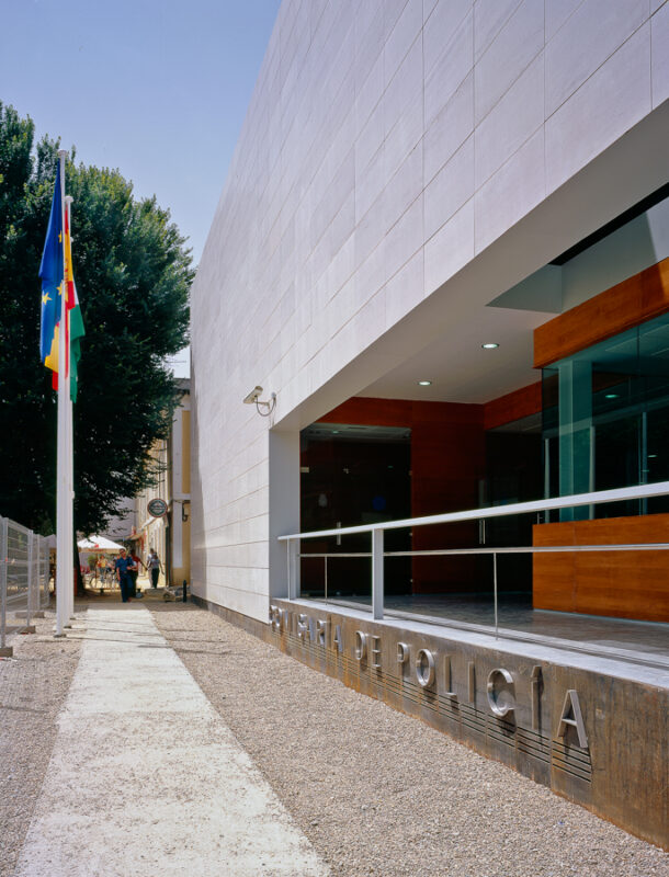 Fernando-Carrascal-J_M_-Ferna_ndez-de-la-Puente-arquitectos-_-Sevilla-Spain-_-2005-3.jpg Fernando Carrascal J M Ferna ndez de la Puente arquitectos Sevilla Spain 2005 3