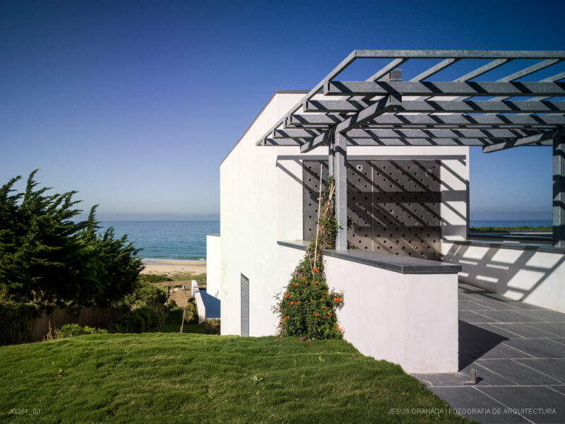 CADIZ ZAHARA DE LOS ATUNES VIVIENDA UNIFAMILIAR GUILLERMO VAZQUEZ PATRICIA LEAL JG251 03