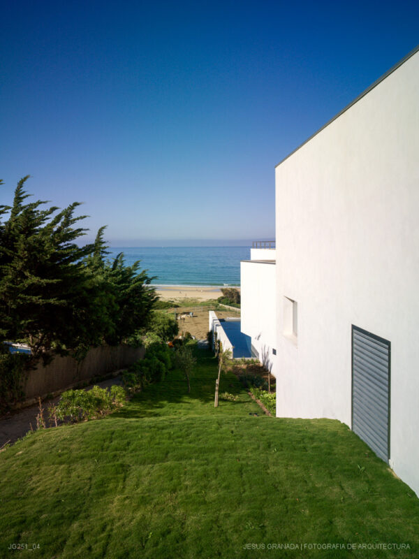 CADIZ ZAHARA DE LOS ATUNES VIVIENDA UNIFAMILIAR GUILLERMO VAZQUEZ PATRICIA LEAL JG251 04