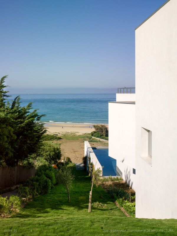 CADIZ ZAHARA DE LOS ATUNES VIVIENDA UNIFAMILIAR GUILLERMO VAZQUEZ PATRICIA LEAL JG251 05