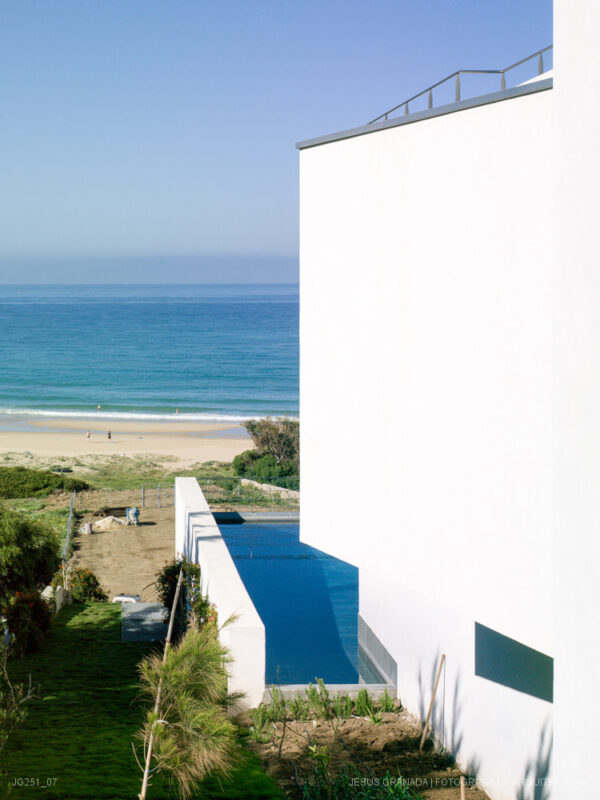 CADIZ ZAHARA DE LOS ATUNES VIVIENDA UNIFAMILIAR GUILLERMO VAZQUEZ PATRICIA LEAL JG251 07