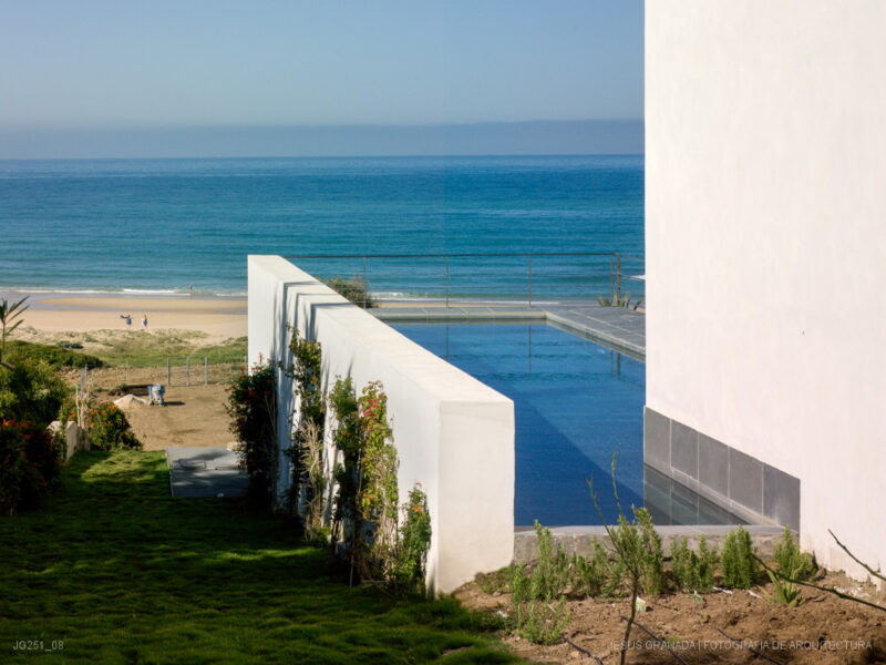 CADIZ ZAHARA DE LOS ATUNES VIVIENDA UNIFAMILIAR GUILLERMO VAZQUEZ PATRICIA LEAL JG251 08