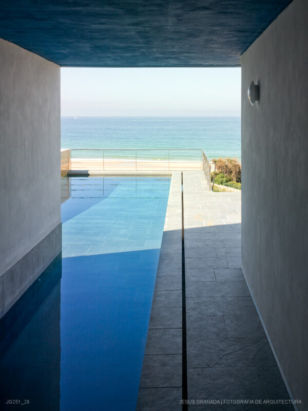 CADIZ ZAHARA DE LOS ATUNES VIVIENDA UNIFAMILIAR GUILLERMO VAZQUEZ PATRICIA LEAL JG251 28