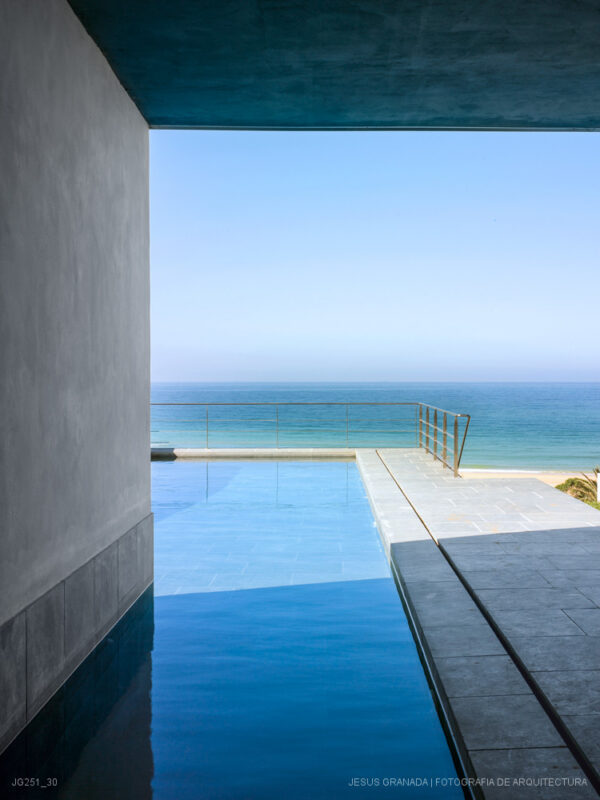 CADIZ ZAHARA DE LOS ATUNES VIVIENDA UNIFAMILIAR GUILLERMO VAZQUEZ PATRICIA LEAL JG251 30