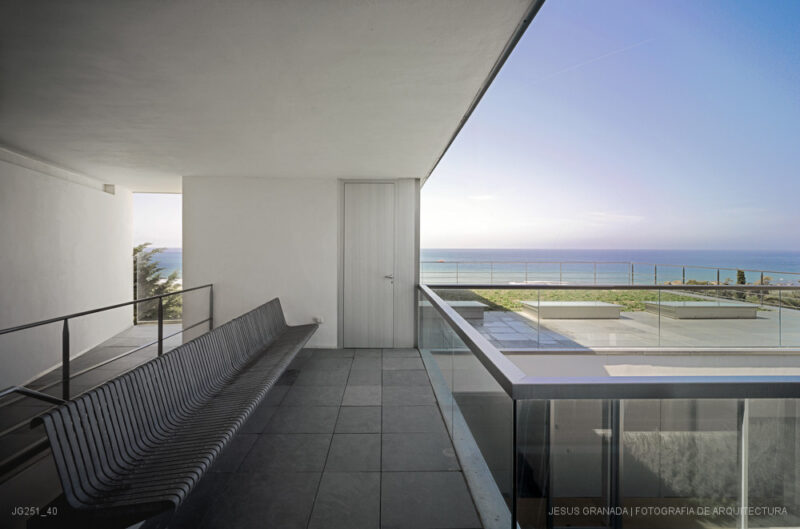 CADIZ ZAHARA DE LOS ATUNES VIVIENDA UNIFAMILIAR GUILLERMO VAZQUEZ PATRICIA LEAL JG251 40