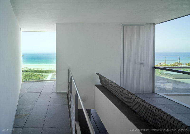 CADIZ ZAHARA DE LOS ATUNES VIVIENDA UNIFAMILIAR GUILLERMO VAZQUEZ PATRICIA LEAL JG251 42