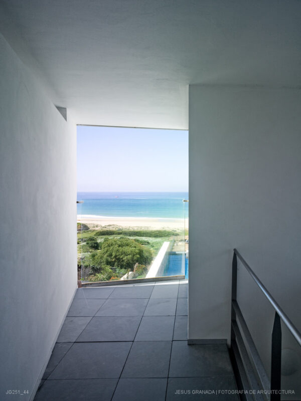 CADIZ ZAHARA DE LOS ATUNES VIVIENDA UNIFAMILIAR GUILLERMO VAZQUEZ PATRICIA LEAL JG251 44