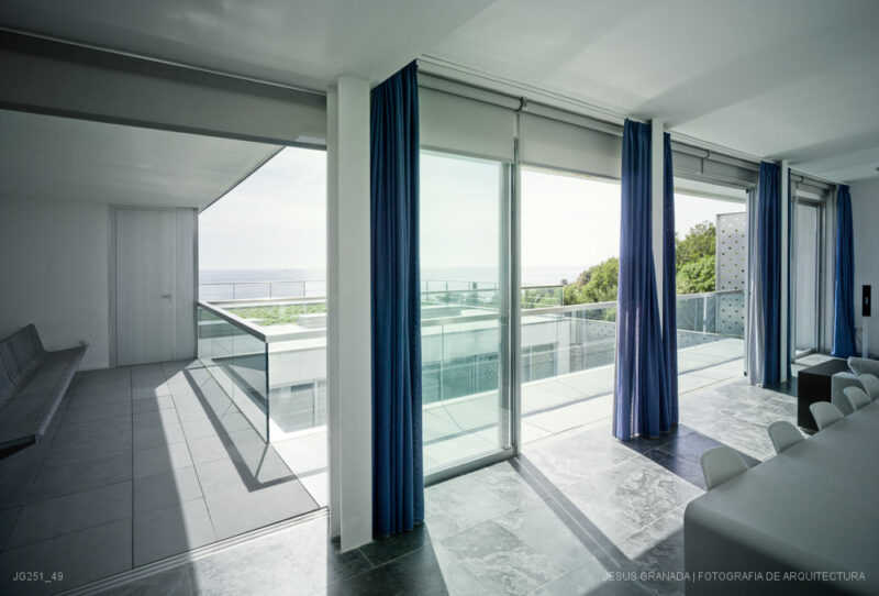 CADIZ ZAHARA DE LOS ATUNES VIVIENDA UNIFAMILIAR GUILLERMO VAZQUEZ PATRICIA LEAL JG251 49