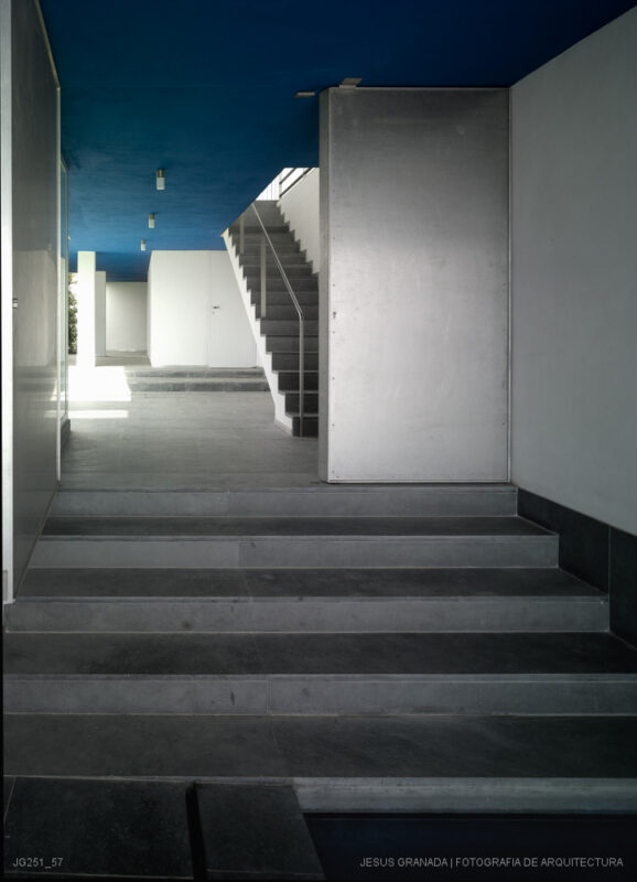 CADIZ ZAHARA DE LOS ATUNES VIVIENDA UNIFAMILIAR GUILLERMO VAZQUEZ PATRICIA LEAL JG251 57