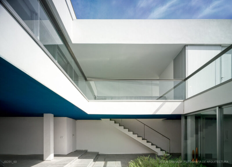 CADIZ ZAHARA DE LOS ATUNES VIVIENDA UNIFAMILIAR GUILLERMO VAZQUEZ PATRICIA LEAL JG251 60