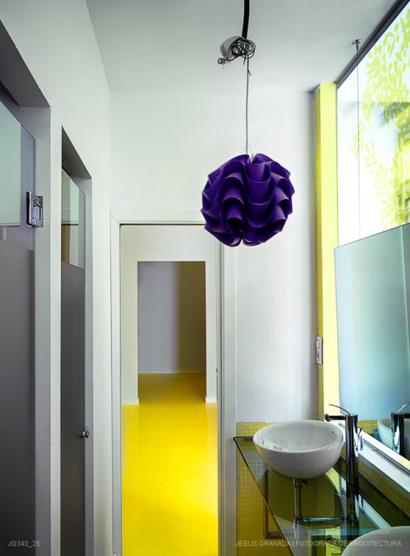 Casa verde , casa amarilla y un patio