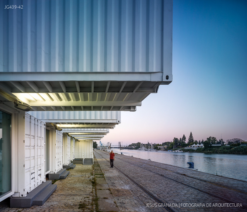 terminal de cruceros sevilla muelle delicias hombre de piedra contendores buro4 andalucia arquitectura jg439 42