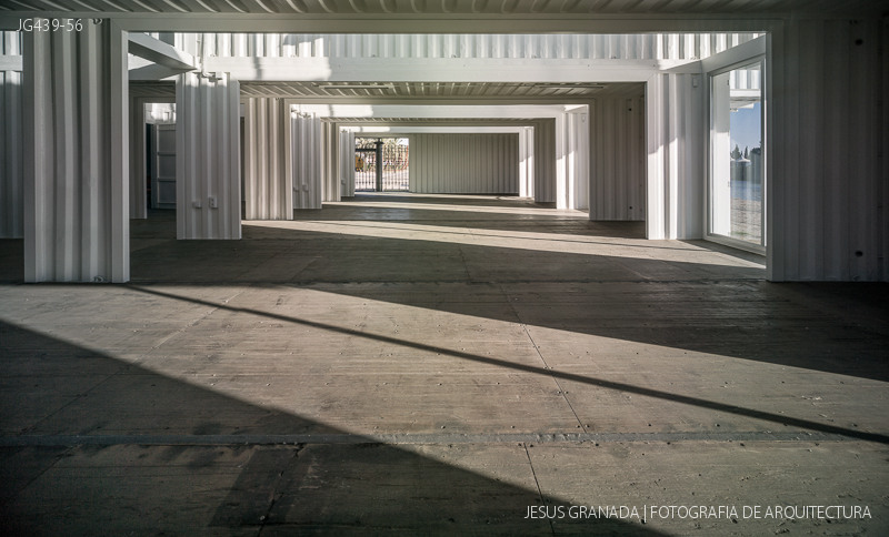 terminal de cruceros sevilla muelle delicias hombre de piedra contendores buro4 andalucia arquitectura jg439 56
