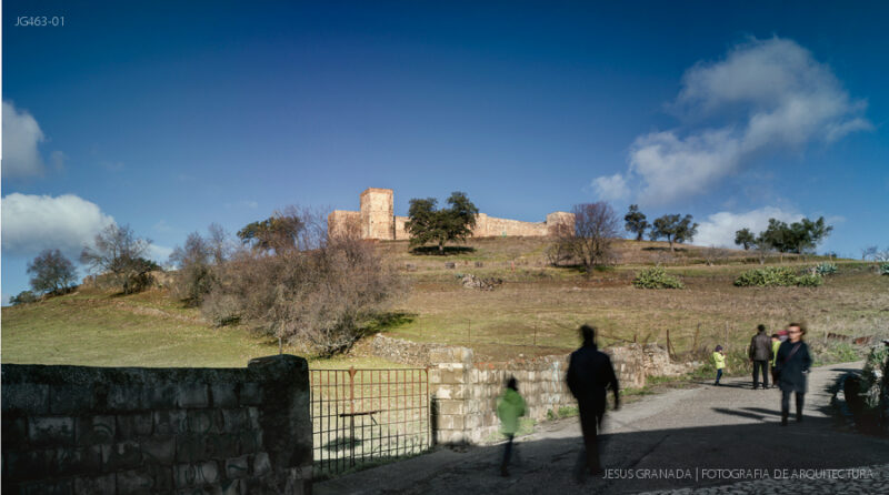 CASTILLO REAL DE JARA VILLEGAS BUENO ARQUITECTOS JG463 01