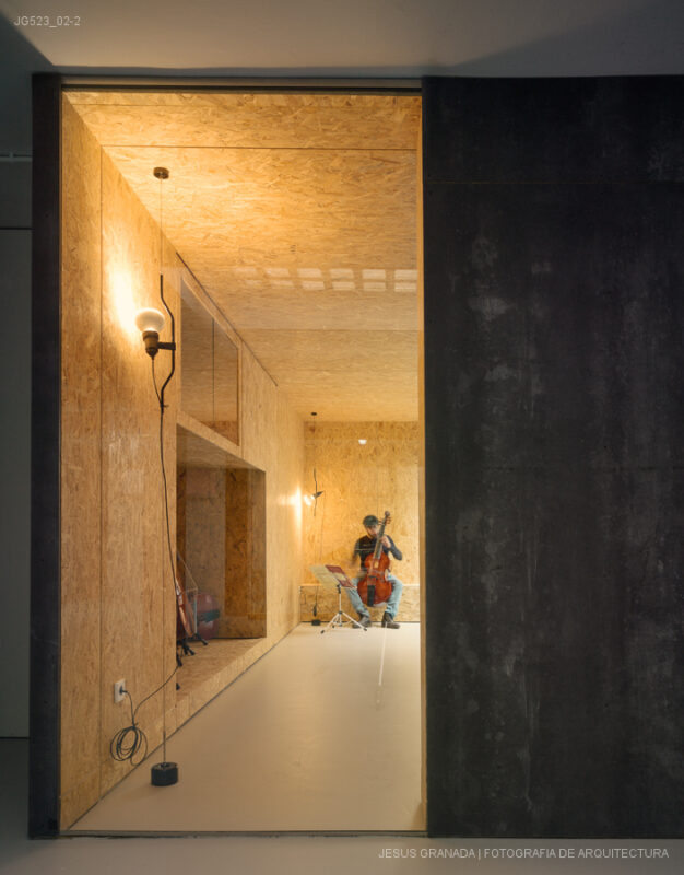 ENSAYO ACCADEMIA PIACCERE ALQUAI BAUM ARQUITECTOS OSB JG523 02 2