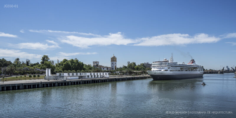 Terminal de cruceros del puerto de Sevilla