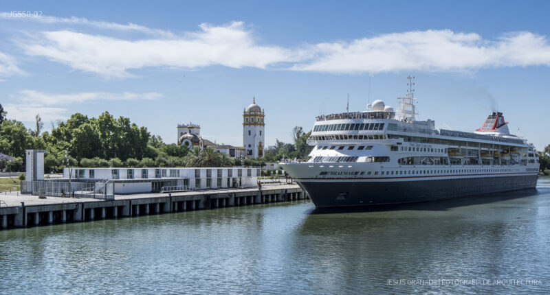 Terminal de cruceros del puerto de Sevilla