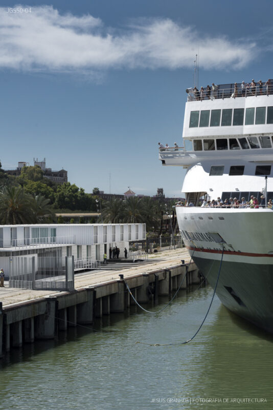 Terminal de cruceros del puerto de Sevilla
