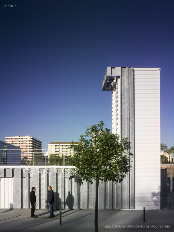 Terminal de cruceros del puerto de Sevilla