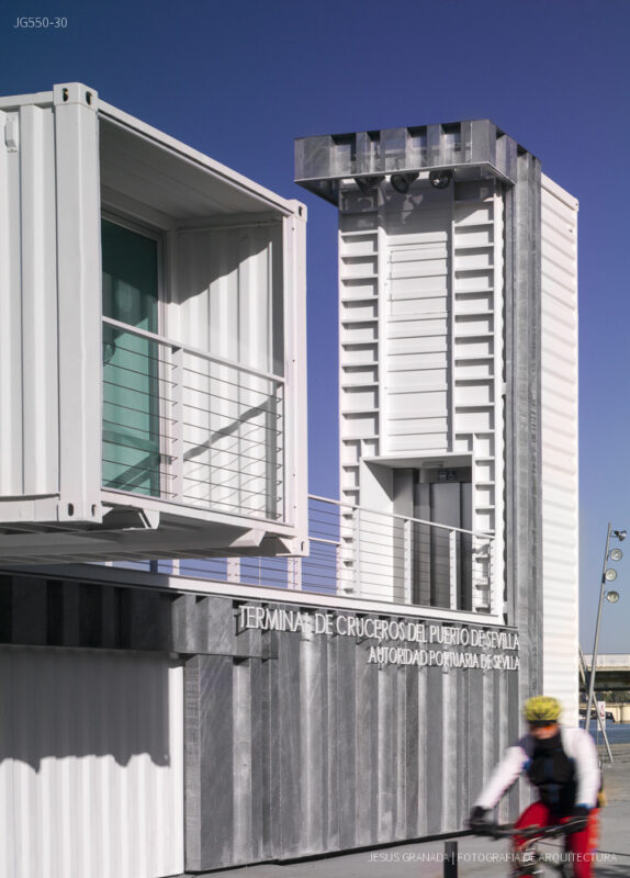 Terminal de cruceros del puerto de Sevilla