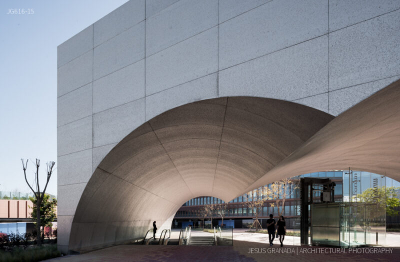 Caixaforum Sevilla. Marquesina de acceso.
