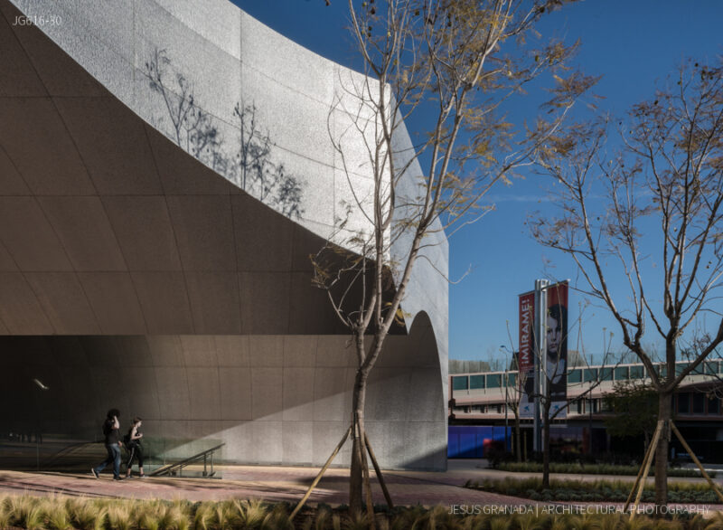 Caixaforum Sevilla. Marquesina de acceso.