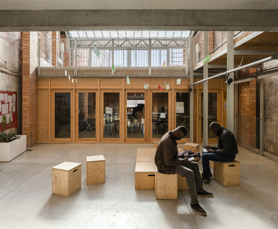 Centro cívico La Lleialtat Santsenca en Barcelona, España. | Harquitectes
