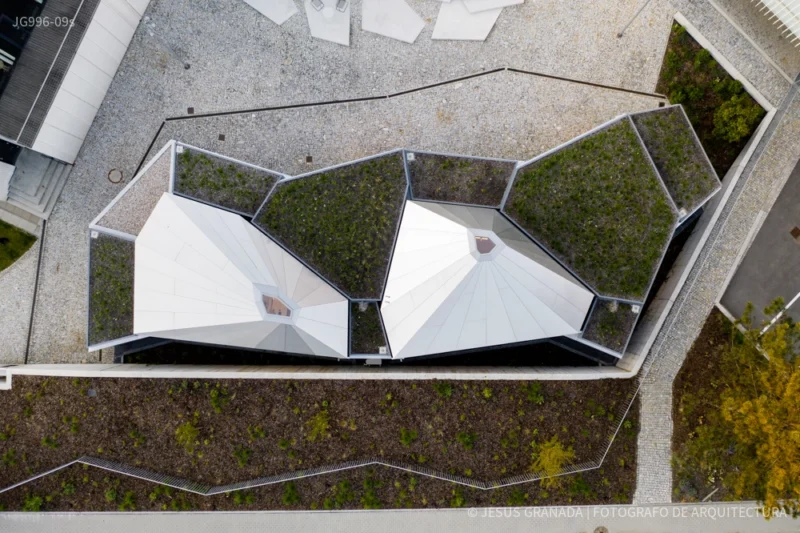 OFICINAS-MODULARES-CHYBIK-KRISTOF-KOMA-ALUMINIO-JG996-09s-1 Oficinas Modulares en Vizovice, República Checa