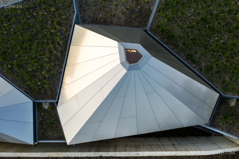 OFICINAS-MODULARES-CHYBIK-KRISTOF-KOMA-ALUMINIO-JG996-10s-1 Oficinas Modulares en Vizovice, República Checa