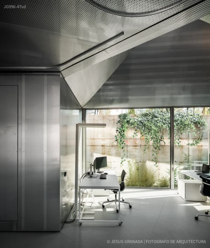 OFICINAS-MODULARES-CHYBIK-KRISTOF-KOMA-ALUMINIO-JG996-47sd-4 Oficinas Modulares en Vizovice, República Checa