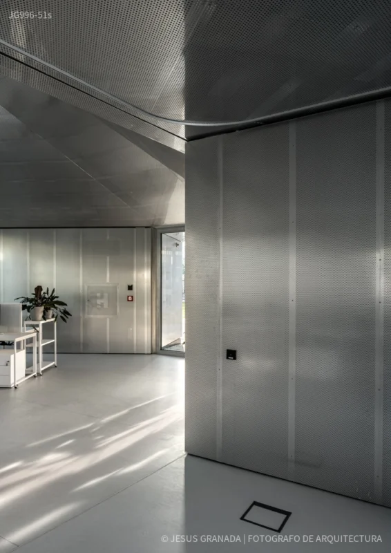 OFICINAS-MODULARES-CHYBIK-KRISTOF-KOMA-ALUMINIO-JG996-51s-1 Oficinas Modulares en Vizovice, República Checa