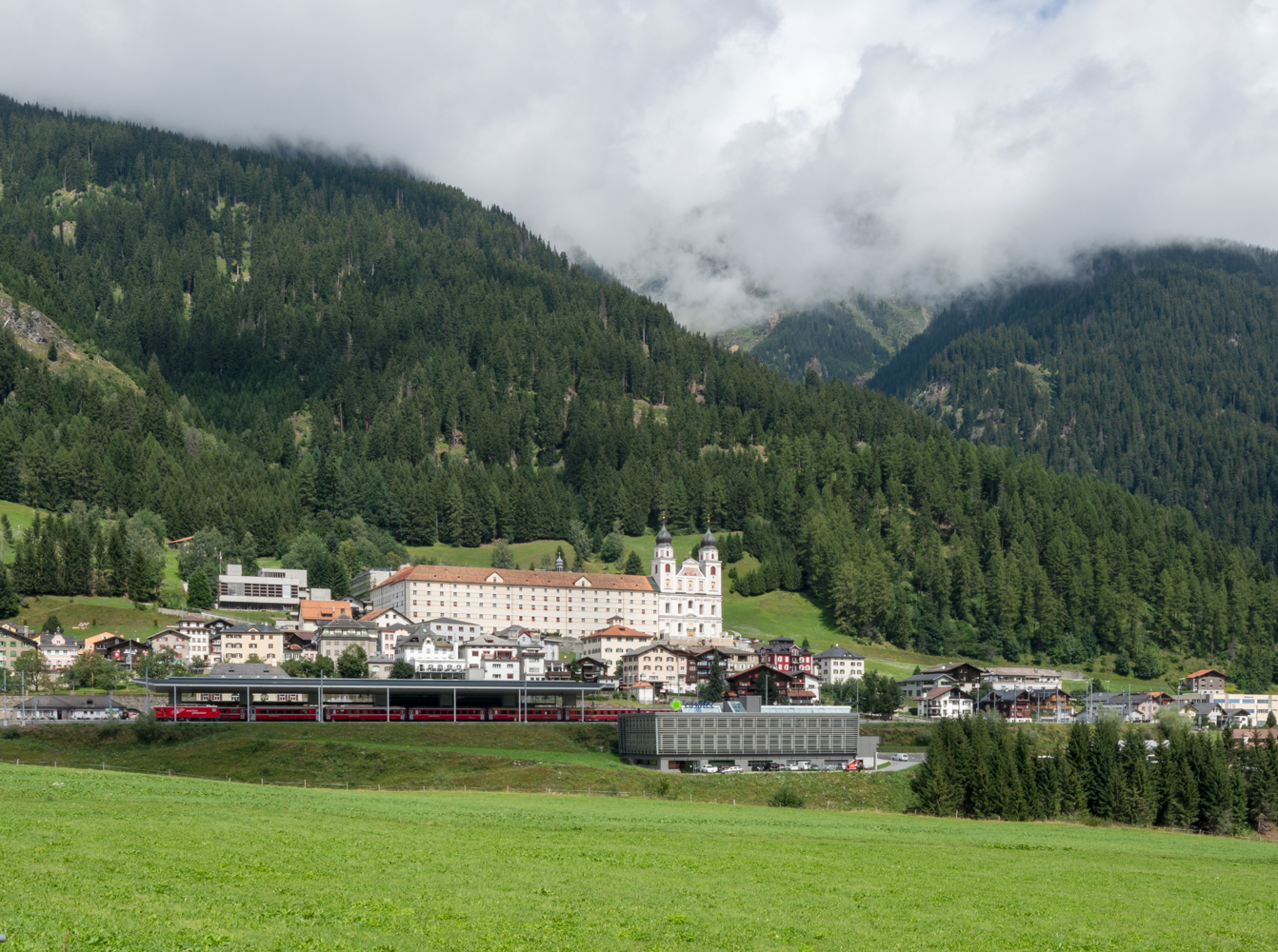 Internado femenino del  Monasterio de Disentis , Disentis-Mustér, Suiza  ￼